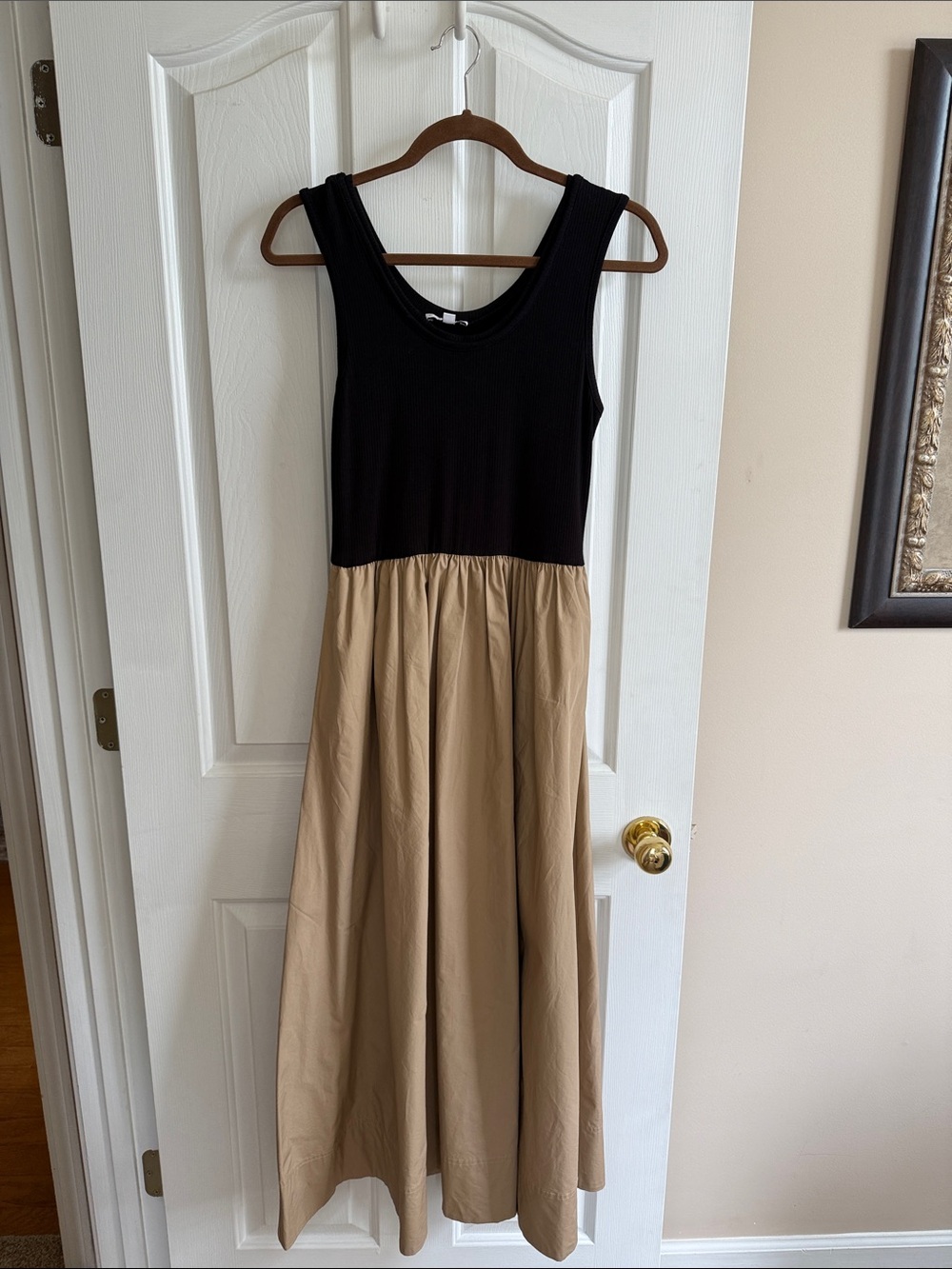 🌸Miou Muse: Sleeveless Black and Tan Maxi Dress